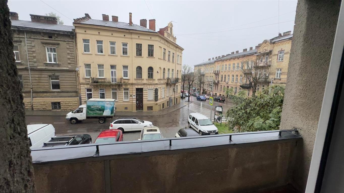 Отель Lion Hill Львов Экстерьер фото